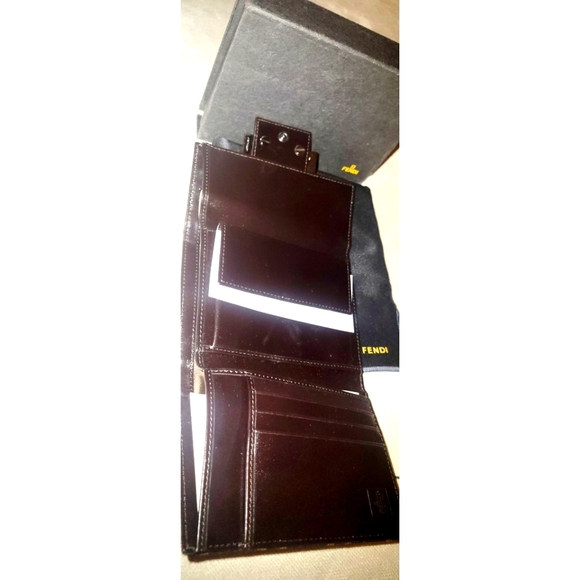 FENDI Signature Trifold Wallet NIB - Picture 4 of 5